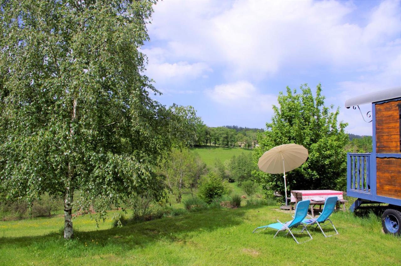 Les Roulottes Et Cabanes Du Livradois Guest House Cunlhat Exterior photo