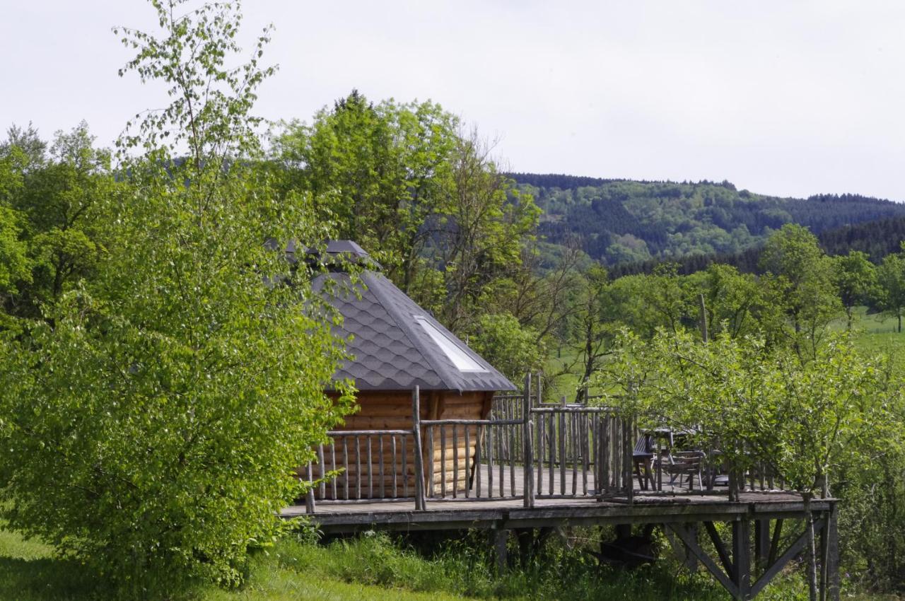 Les Roulottes Et Cabanes Du Livradois Guest House Cunlhat Exterior photo